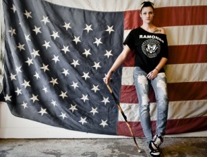 Holka z plakátu: režie Sara Nesson / USA (Zdroj: www.jedensvet.cz)
