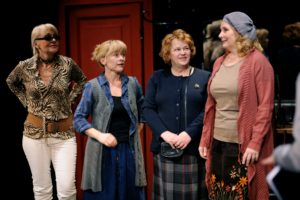 Celia (K. Macháčková), Annie (D. Batulková), Ruth (J. Smutná), Chris (V. Gajerová) (Zdroj: www.mestskadivadlaprazska.cz) 