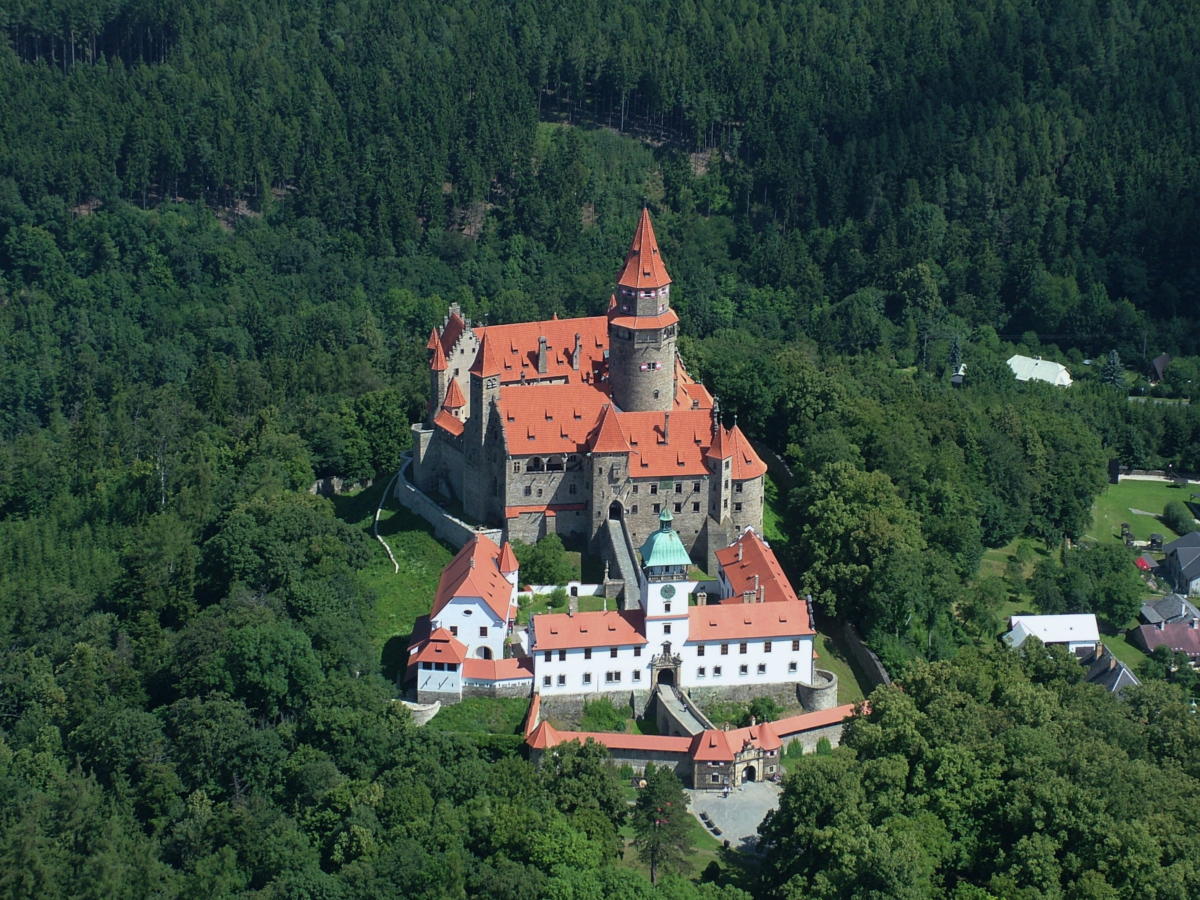 065Bouzov