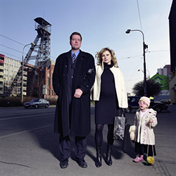 Dita Pepe, z cyklu Autoportréty s rodinami - Patrik, 2007, foto: Lukáš Kovačik