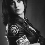 Louise Distras: „všechna ta dělení, útlaky a obavy, kterým čelíme jako dospělí, ovlivňují i mladou generaci.“