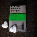 Kokrhání Kohoutů, pláč psů