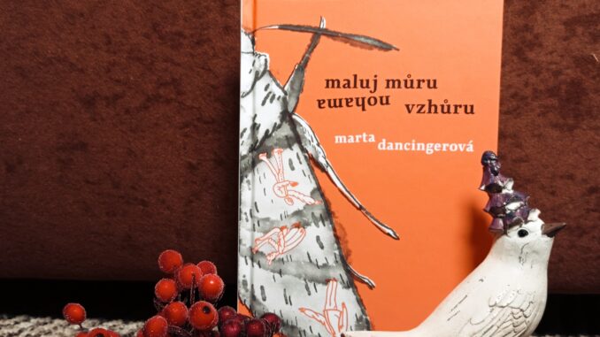 Maluj můru nohama vzhůru