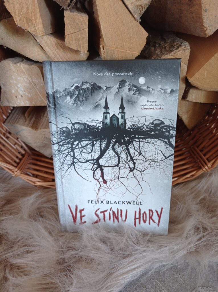 Ve stínu hory